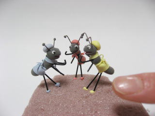 肳