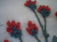 赤い花の刺繍