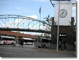 Courthouse Square Station の南側と北側より