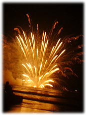 0812_HANABI2.JPG - 24,668BYTES