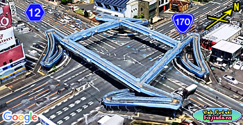 沢田交差点と沢田歩道橋(南東より)