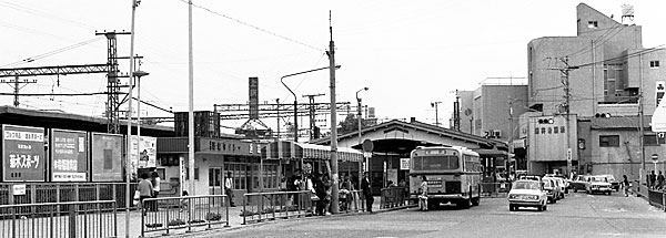 �N �����䎛�w�Ɖw�O�̗l�q(�쐼���)