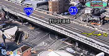 ③ 野中交差点と野中跨道橋(北東より)