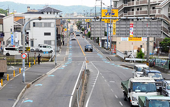 ⑨ 府道12号(沢田歩道橋より東を見る)