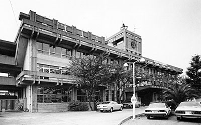 ④ 旧市庁舎(北東より)