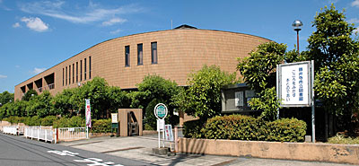 ① 藤井寺市立図書館(南東より)