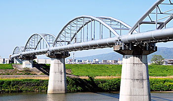 ⑤ 大阪広域水道企業団の水道橋(南西より)