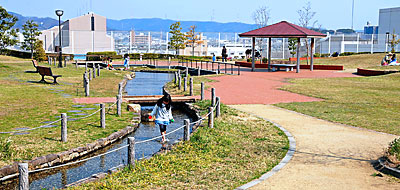 ⑰ ふれあい広場の様子(西より)