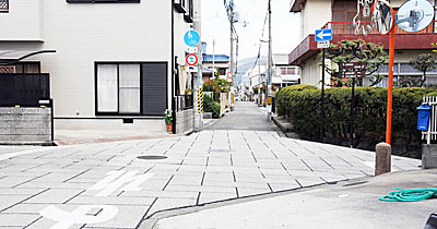 ③ 長尾街道と交差する東高野街道(南より)