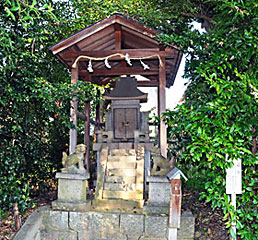 12) 八嶋社(南より)