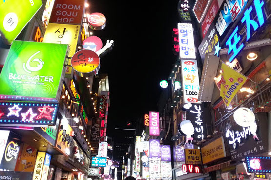 韓国のネオン街