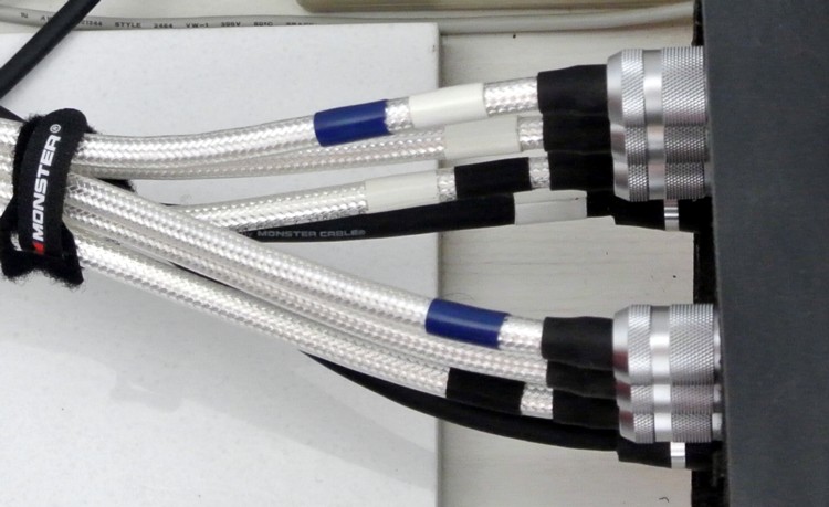 Oyaide AR-910 Cable