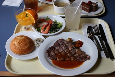 昼食　ホライズンベイ・レストラン