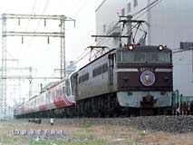 貨物線ミステリーというツアーでJR貨物の機関車が「スーパーエクスプレスレインボー」を牽引