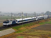 EF641033に牽かれて西へと向かう371系
