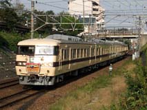 公募ヘッドマークを掲げた117系原色編成による「佐久間レールパーク1号」