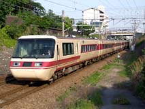 パノラマグリーン車クロ381-13(海シン)を先頭に浜松へのラストラン。