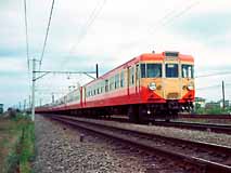刈谷ー東刈谷間、国道のアンダーパス工事に伴う仮線を行く修学旅行電車「こまどり」