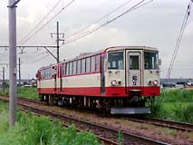 電車に伍してLEカー+2軸のレールバスも運行された