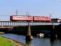 高浜川を渡る5515F。白帯が入ってから初めて三河線で撮影できました。