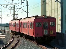 高架化初日、刈谷市に到着する3743Fの急行