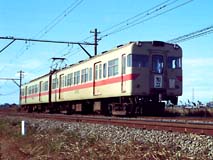 クリーム塗装の3780系が三河線をゆく。
