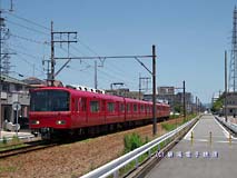 仮線工事によって取れなくなる前に、貨物列車と同じ立ち位置で当時はまだなかった「金魚鉢」を撮っておきました。