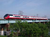 1200系のリニューアルが進み、未更新車のほうが少なくなった頃の撮影