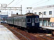 比較的遅くまで旧塗装のまま残っていたモ3552+ク2552