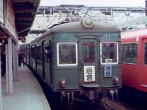 金山橋に停車中のモ3553。モ3550形はアルミサッシか高運転台が中心であった。