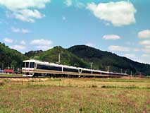 当初はJRの「ひだ」は高山寄りに連結され、期日も不定期であった。