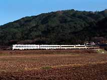 飛騨一ノ宮の大カーブを下る「北アルプス・ひだ」