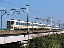 矢作川を渡る甲種輸送列車。