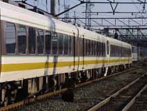 豊橋を通過する甲種輸送列車。