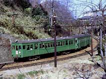 サンチャインカーブと呼ばれたR60急カーブをゆくク2326+モ703。