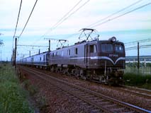 急行「銀河52号」の14系を回送するEF5861