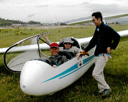 休日はグライダーの操縦教官