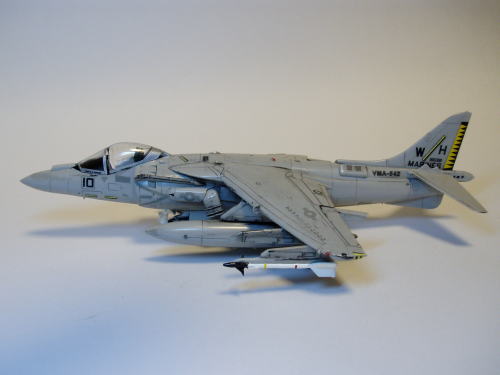 02285 1/32 AV-8B ナイトアタック ハリアーII モデルキット