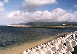 防波堤の上から見た景色　その2（1997.6.29撮影）