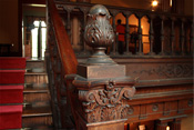手すり階段の見事な彫刻