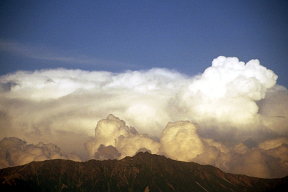 黒岳と夕暮れの雲