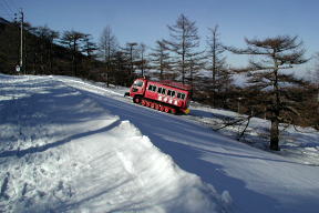 高峰温泉の雪上車