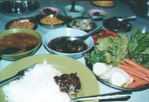 メニューはカレーよん