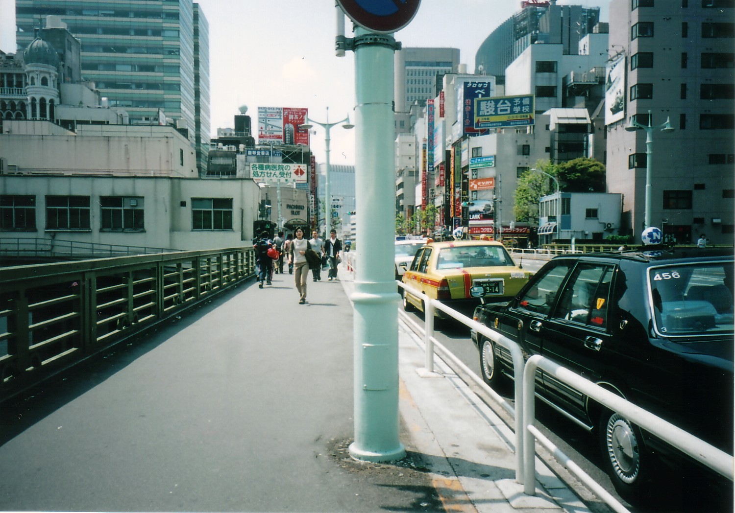お茶の水橋の上
