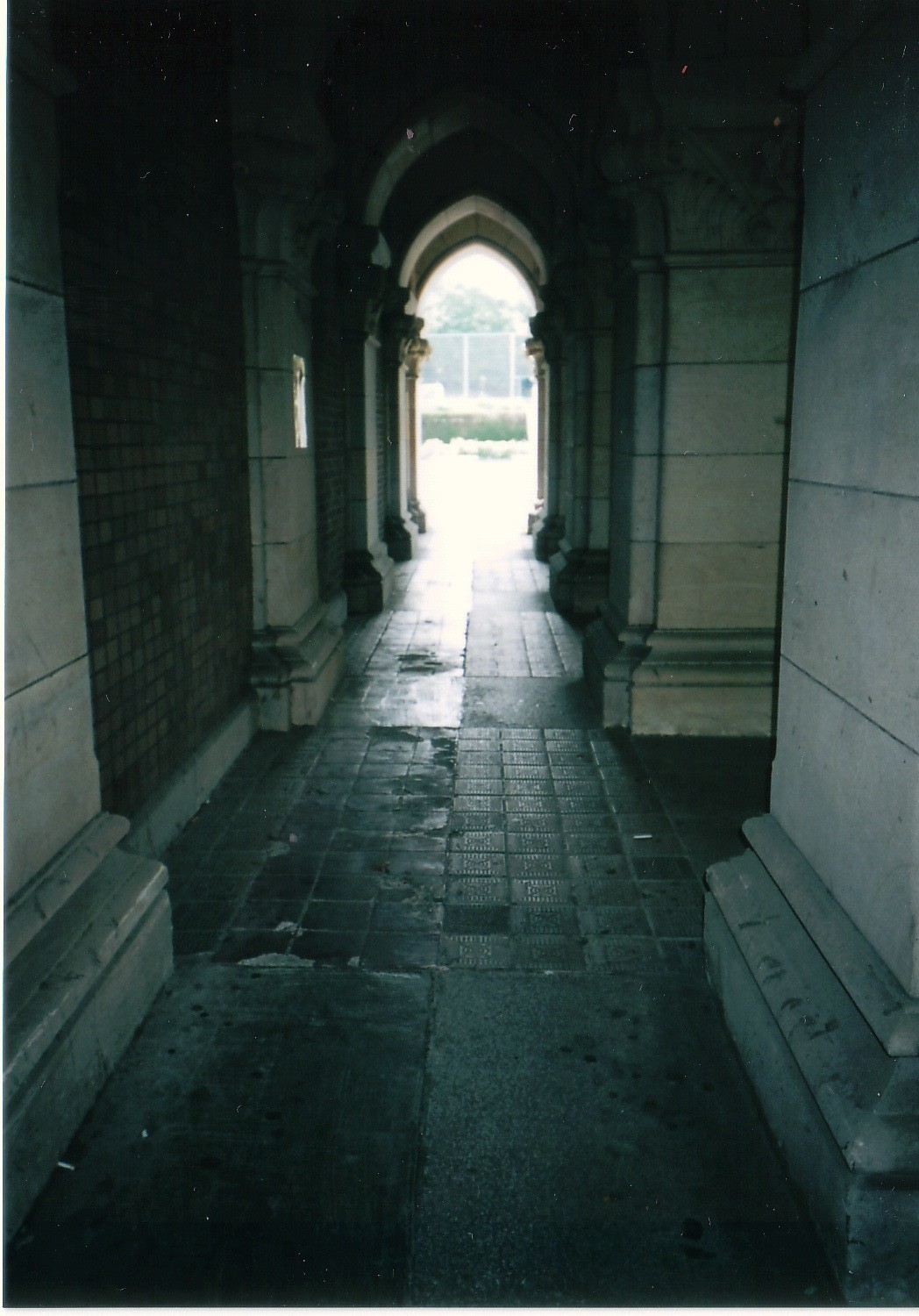 暗い通路