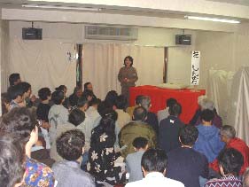 丹波橋寄席の様子(あいさつ)