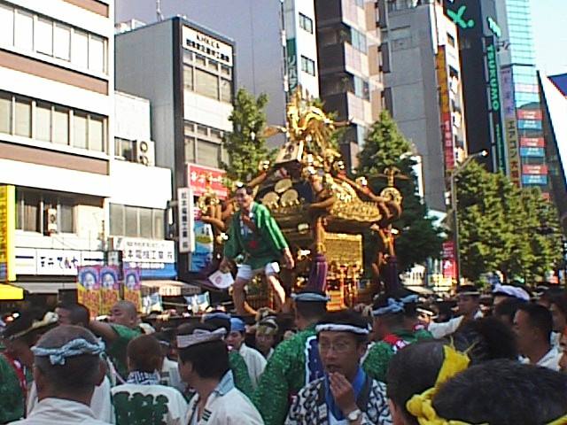 市場の大御輿