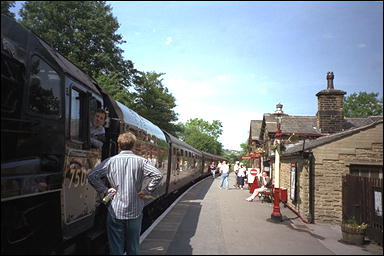 Photo: Platform, Haworth Station