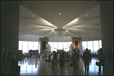 Photo: Lounge, Ronald Reagan Washington National Airport