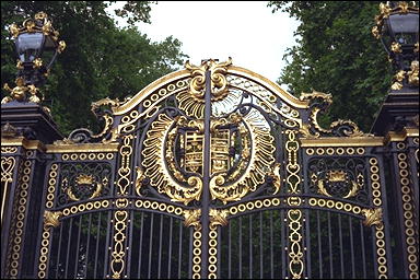 Photo: A Coat of Arms, Green Park